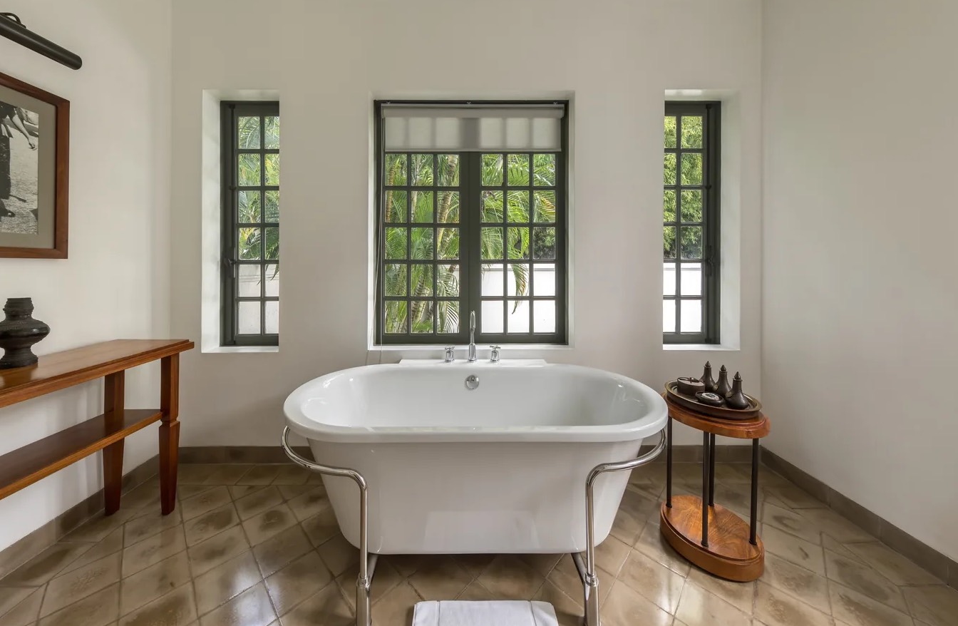 Bathroom Water Damage Cleanup in Doral, FL